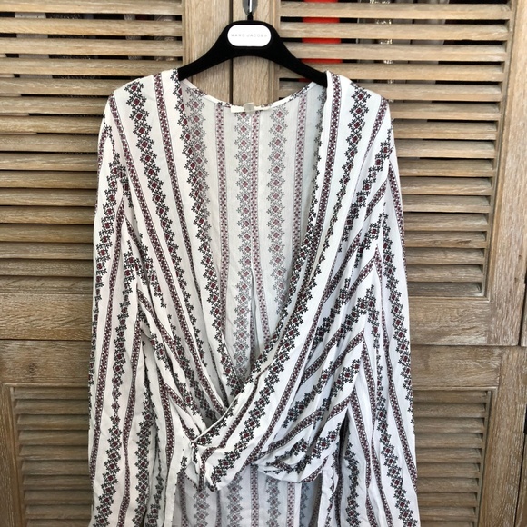 LF Into Patterned Wrap Top - Picture 2 of 2
